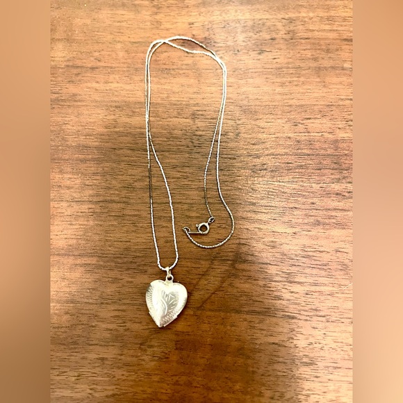 4 Photo Heart Locket Artisan Engraved Pendant Necklace, 925, RARE FIND!- Vintage - Picture 16 of 16